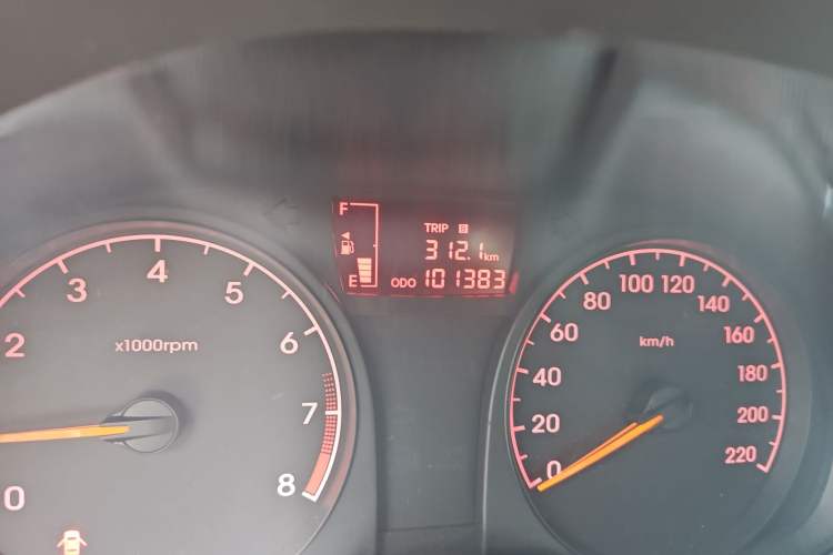 Used Hyundai Verna (older generation) 2014 1.4L Manual Smart GLS Trim Odometer Close Up