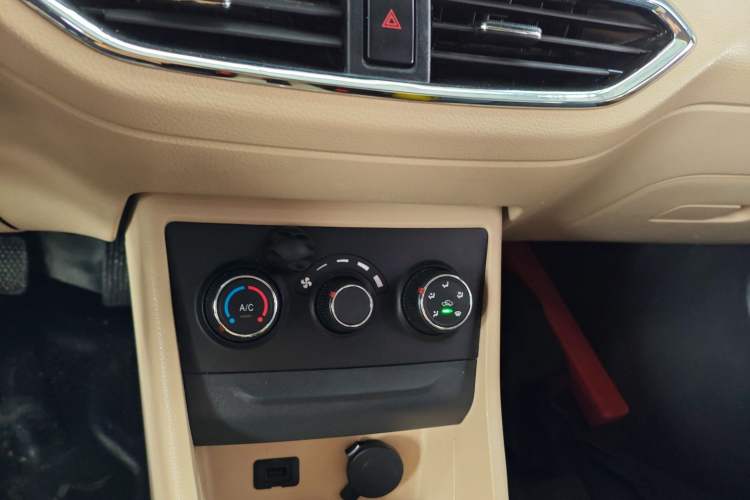 Used CHANGAN KUAYUE Xing V7 EV 2024 239 km Range Passenger Version Flagship Edition 6 Seats Audio And AC Panel