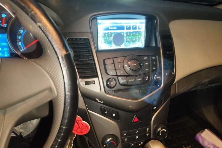 Used Chevrolet Cruze 2015 1.5L Classic SE AT Audio And AC Panel