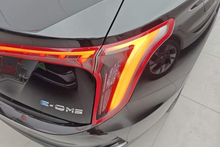 Used Hongqi E-QM5 2022 431 km Charge & Enjoy Edition Exterior 3