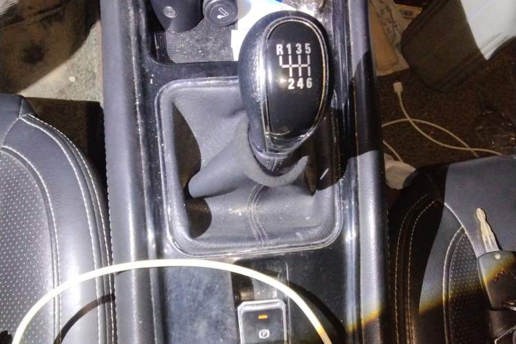 Used Dongfeng Fengon 580 2016 1.5T Manual Luxury Edition Gear Lever