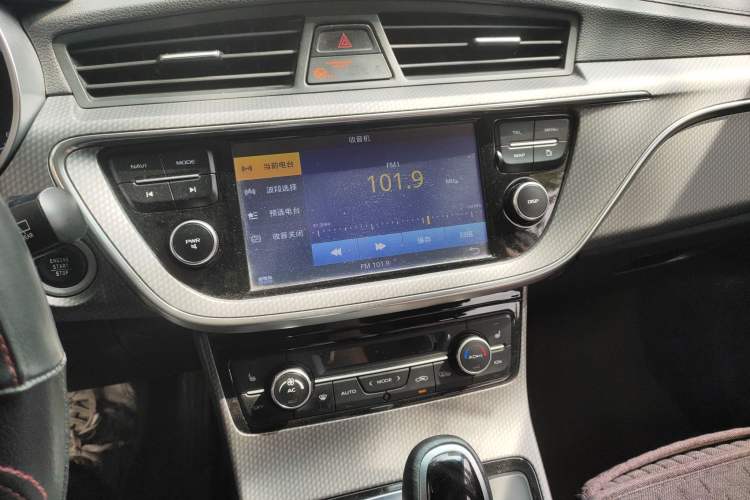 Used Geely Auto Emgrand GS 2016 Elegant Edition 1.3T Automatic ZhenShang Model Audio And AC Panel