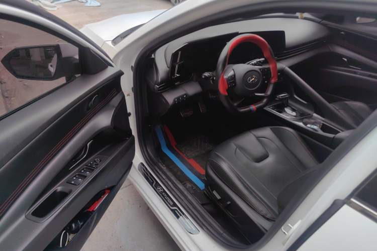 Used Hyundai Elantra 2021 240TGDi DCT LUX Prestige Edition Driver Seat