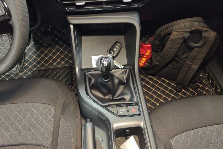 Used Roewe i5 2026 Model 1.5L Manual Comfort Version
