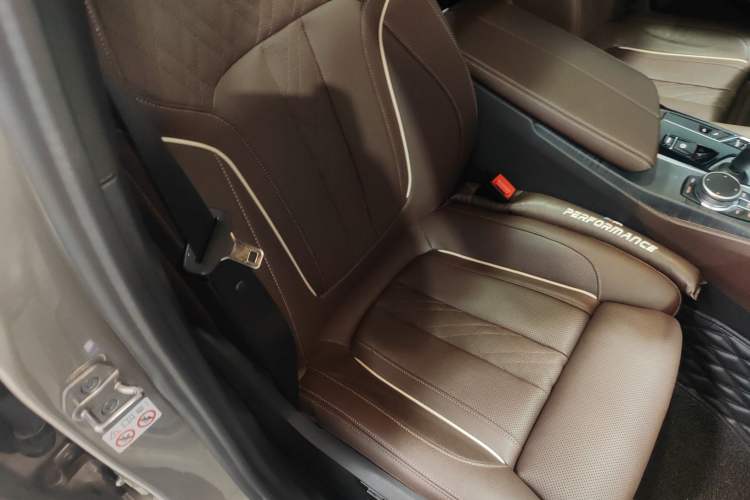 Used BMW 5 Series 2021 530Li Luxury Edition M Sport Package Right Front Seat