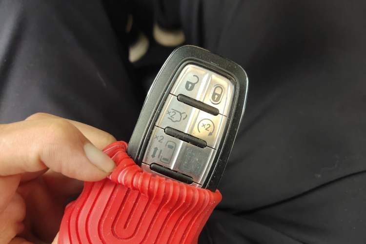 Used Chrysler Grand Voyager 2017 3.6L Premium Edition Vehicle Key