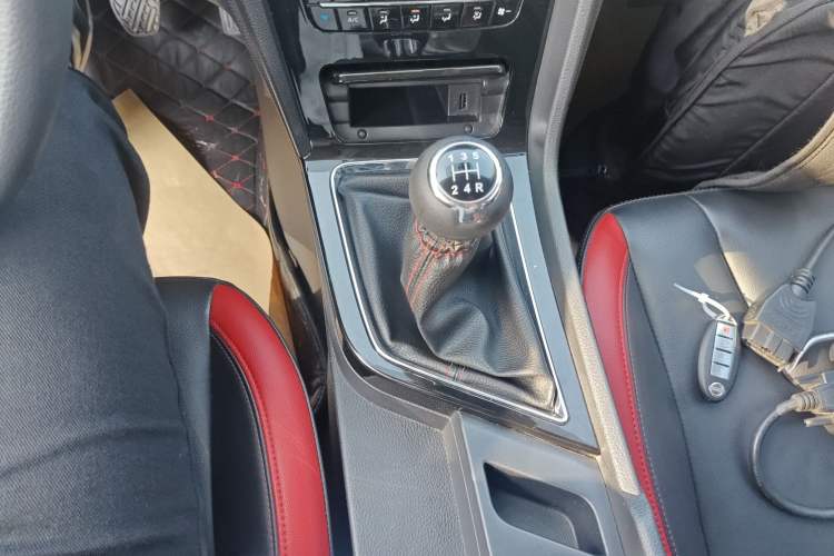 Used Venucia D60 2019 100 000 Glory 1.6L XL Manual Chenku Edition China VI Gear Lever