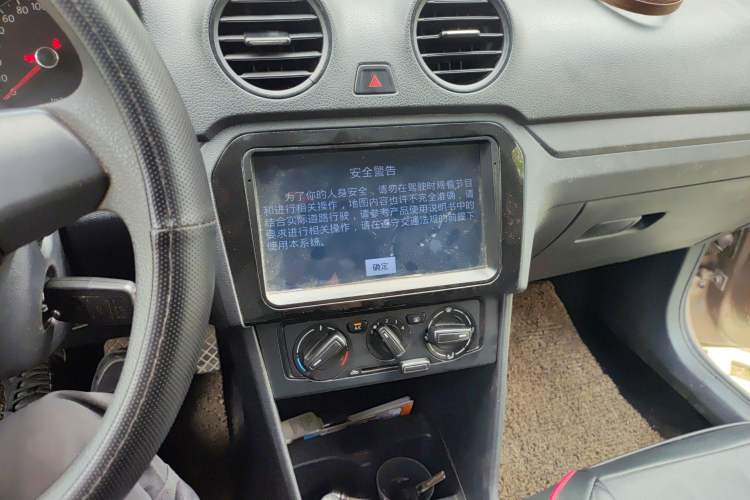 Used Volkswagen Jetta 2015 1.6L Manual Fashion Edition Audio And AC Panel