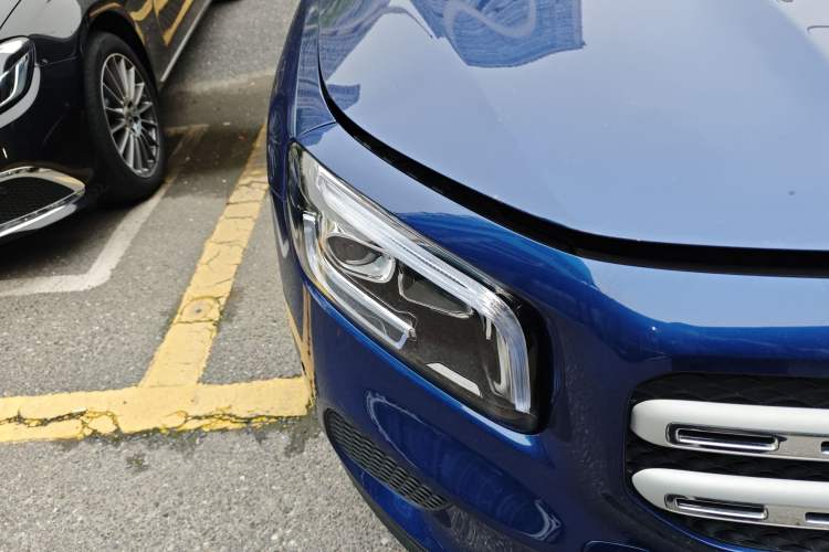 Used Mercedes-Benz GLB 2023 Refreshed GLB 200 Dynamic Edition Right Front Headlight