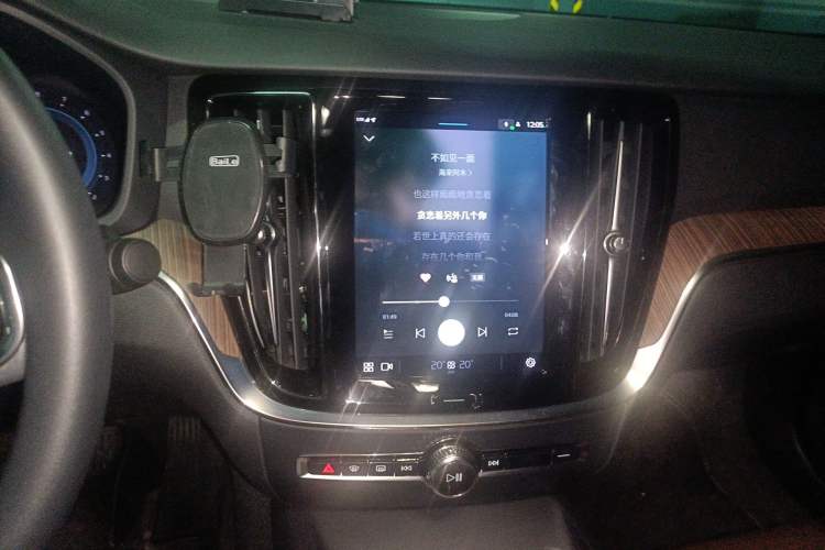 Used Volvo S60 2023 B4 Zhiyuan Luxury Edition Audio And AC Panel