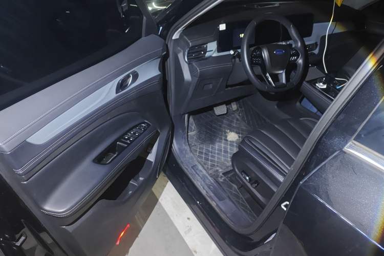 Used Ford Equator 2023 EcoBoost 225 Platinum Edition 7-Seater (2/3/2)
