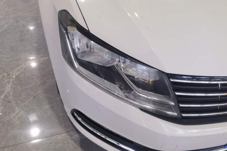 Used Volkswagen Lavida 2017 1.6L Automatic Comfort Edition Right Front Headlight