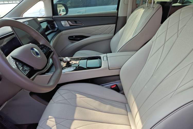 Used Denza D9 2022 DM-i 970 Four-Wheel Drive Prestige Model
