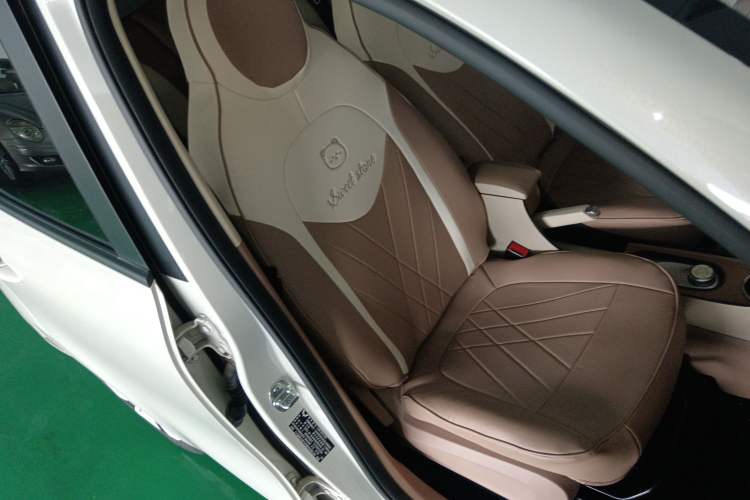 Used Wuling Hongguang MINIEV 2025 Four-Door Version Advanced Edition Right Front Seat