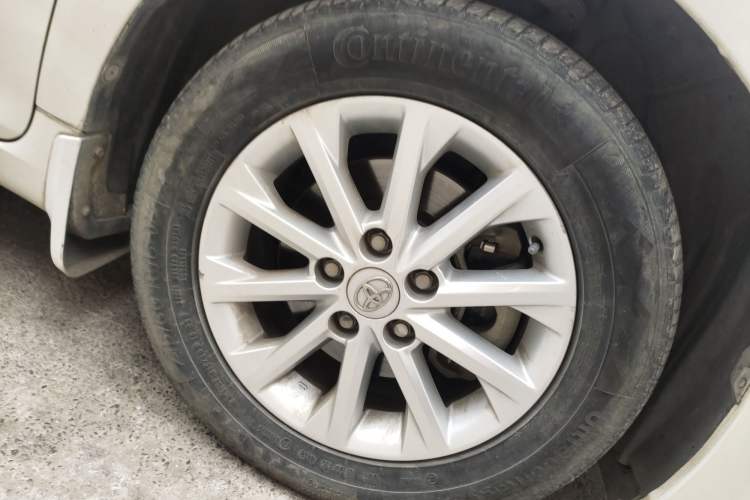Used Toyota Camry 2015 2.0E Elite Edition Right Front Wheel Hub