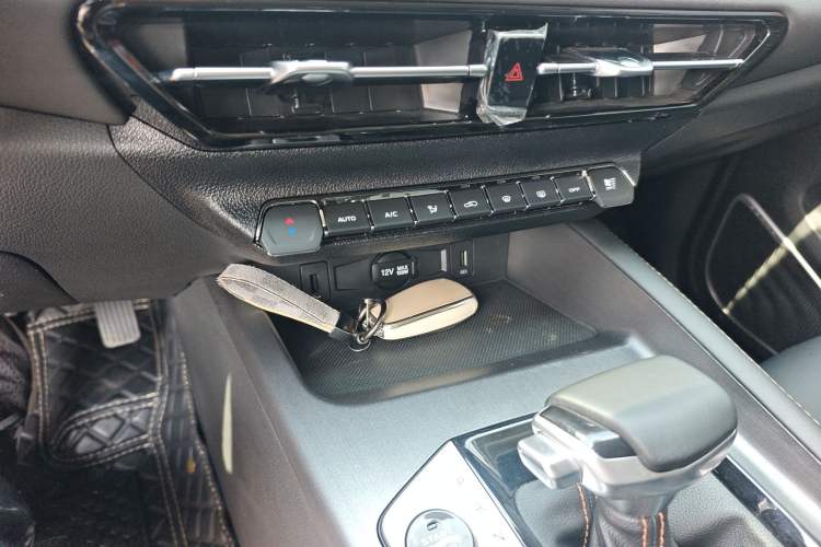 Used CHANGAN OSHAN X7 PLUS 2023 Enjoy Edition 1.5T Automatic Prestige 7-Seater Interior 1