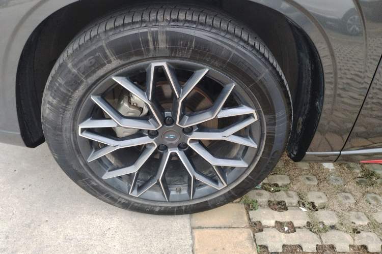 Used CHANGAN OSHAN Z6 2023 Blue Whale 1.5T DCT Smart Luxury Model Exterior 4