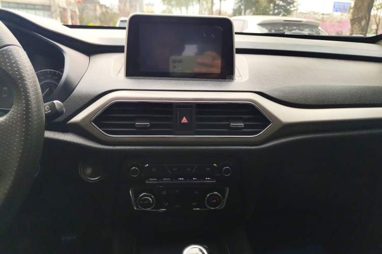 Used Dongfeng Fengon S560 2019 1.8L Manual Urban Model
