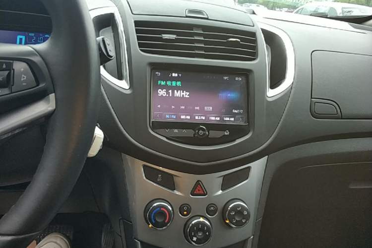 Used Chevrolet Trax 2016 1.4T Automatic Two-Wheel Drive Luxury Version Audio And AC Panel