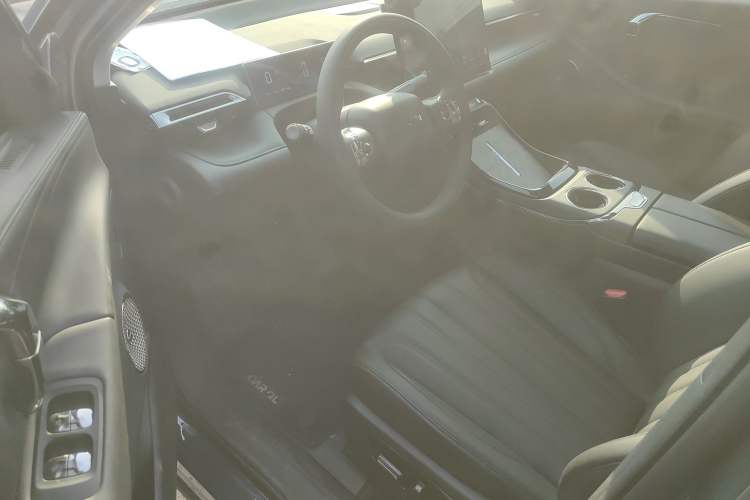 Used AION V 2024 Aion Tyrannosaurus 650 Smart Premium Edition