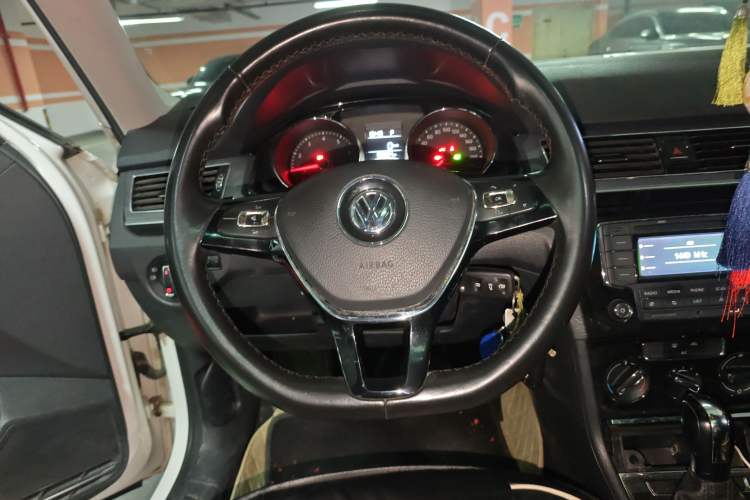 Used Volkswagen C-TREK 2018 1.5L Automatic Comfort Model Steering Wheel