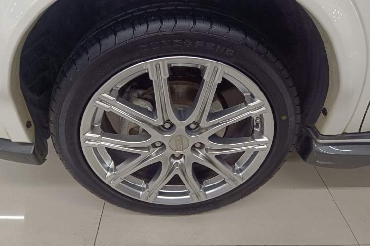 Used Infiniti ESQ 2014 1.6L Spontaneous Edition
