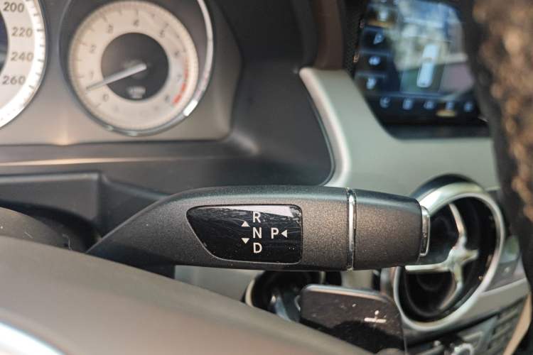 Used Mercedes-Benz GLK-Class 2013 GLK 300 4MATIC Dynamic Edition Gear Lever