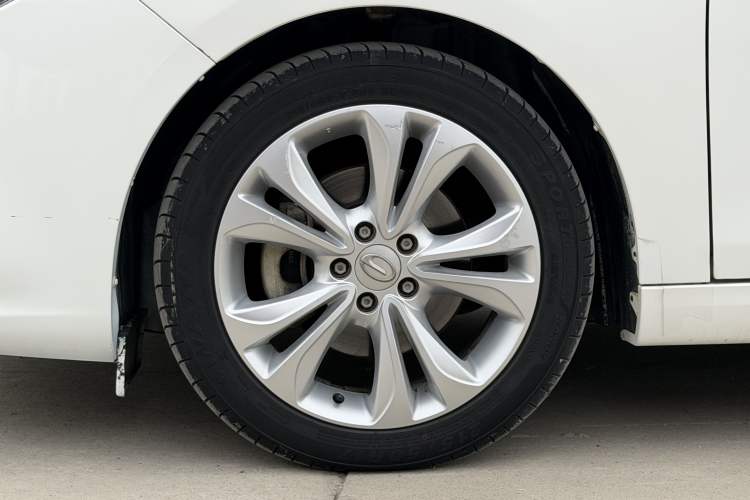 Used GAC Trumpchi GA6 2016 235T DCT Elite Edition Exterior 4