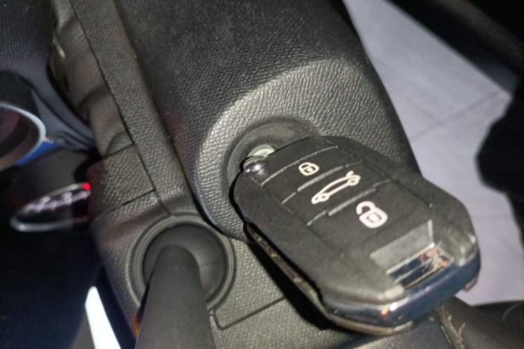 Used Peugeot 408 2015 1.2T Automatic Luxury Edition Interior 1