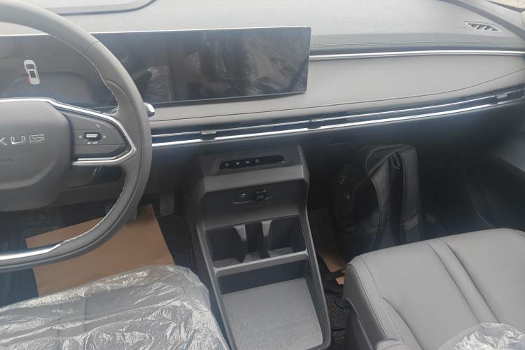 Used SAIC MAXUS Dajia 7 2024 Revised Version Super Hybrid Long-Range Edition Enjoyment Version Audio And AC Panel