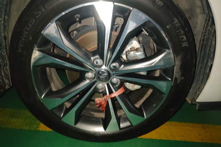 Used Toyota Granvia 2023 2.5L Hybrid Prestige PLUS Edition Right Front Wheel Hub