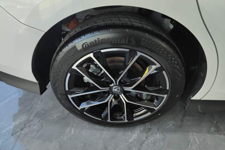 Used Changan UNI-V iDD 2024 Blue Whale Smart Electric iDD 136km ZhiKu Model
