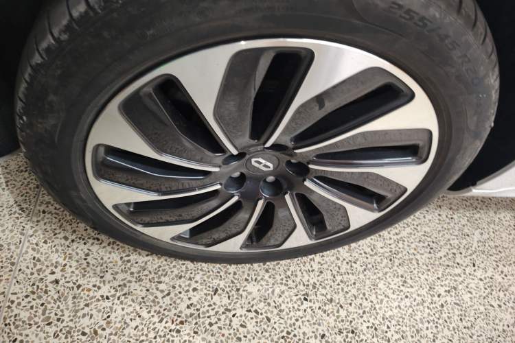 Used Hima AITO M5 2022 Extended-Range Four-Wheel Drive Ultimate Edition Left Front Wheel Hub