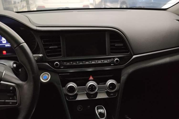 Used Hyundai Elantra (6th Generation / Lingdong) 2019 1.5L CVT ZhiXuan – Elite Version Audio And AC Panel