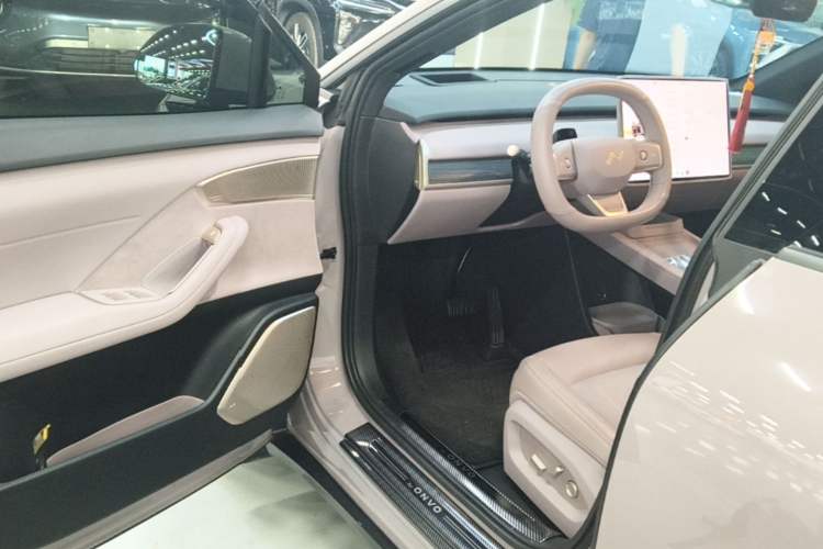 Used ONVO L60 2024 60 kWh All-Wheel Drive
