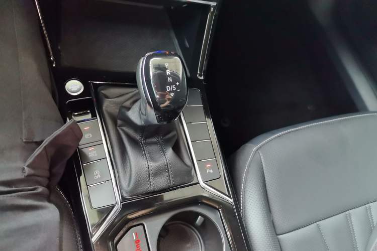 Used Volkswagen Passat 2025 Outstanding Model 380TSI Starry Dragon Edition Gear Lever