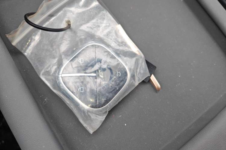 Used Wuling Xingguang 2025 70km Smart Standard Version Vehicle Key