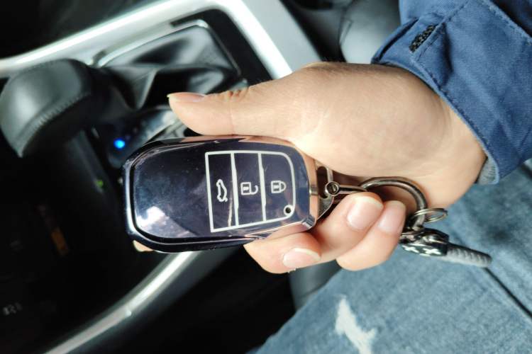 Used Toyota RAV4 2024 2.0L CVT Two-Wheel Drive Fashion Plus Edition Vehicle Key