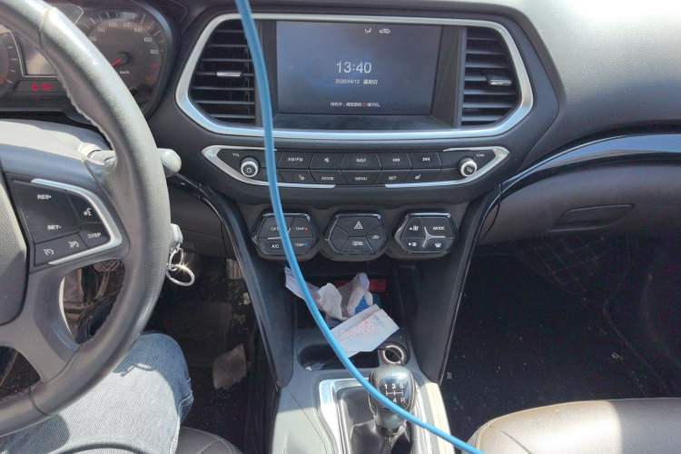 Used GAC Trumpchi GS4 2017 235T Manual Two-Wheel Drive Luxury Edition Audio And AC Panel