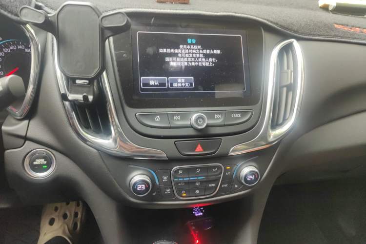 Used Chevrolet Equinox 2018 550T Automatic All-Wheel-Drive Explorer Edition Audio And AC Panel