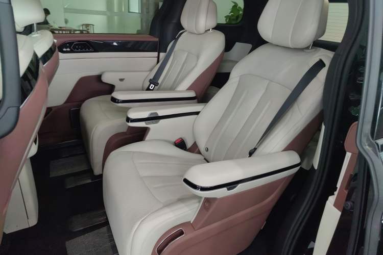 Used BYD Xia 2025 DM-i 1.5T 180km Beyond Edition Interior 4