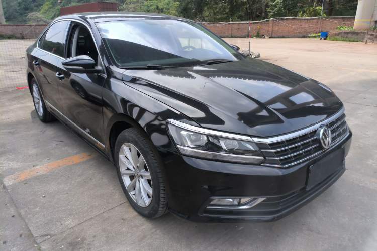 Used Volkswagen Passat 2017 330TSI DSG Luxury Edition Front Right 45 Deg