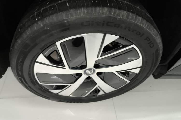 Used BYD Tang L 2025 DM 215KM LiDAR Flagship Model