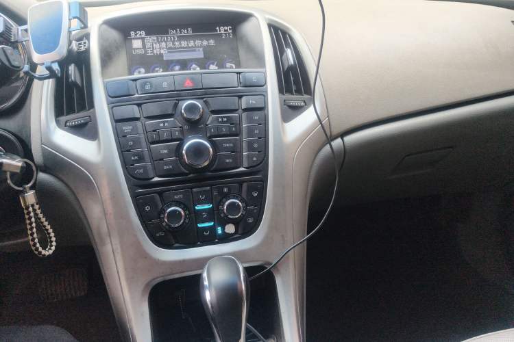 Used Buick GT 2013 XT 1.6L Automatic Fashion Edition Audio And AC Panel