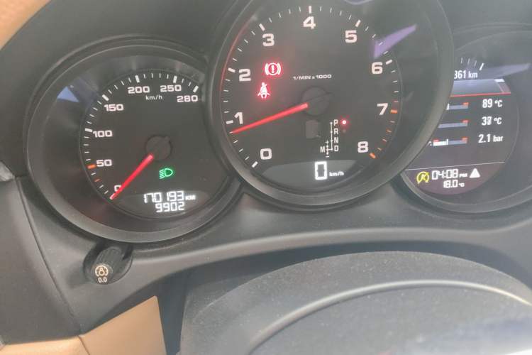 Used Porsche Macan 2017 Macan 2.0T Odometer Close Up