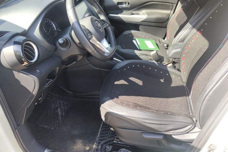 Used Nissan Kicks 2017 1.5L CVT Smart Edition Left Front Seat