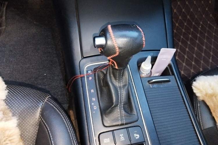 Used Kia Sorento 2016 Sorento L 2.4L Gasoline 4WD Custom Edition 5 Seats China V Emission Standard Gear Lever