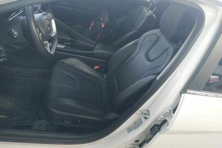 Used Hyundai Elantra 2023 1.5L CVT LUX Prestige Edition
