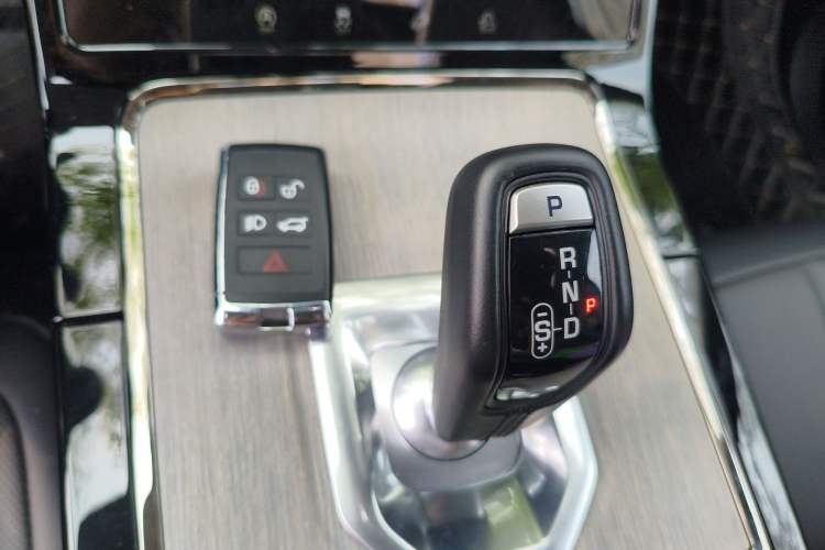 Used Land Rover Range Evoque 2021 Range Rover Velar 249 PS R-Dynamic S Performance Edition
