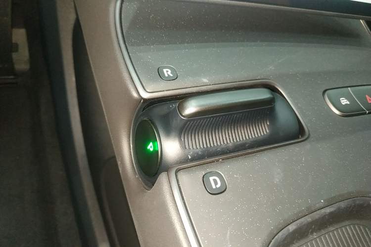 Used Nio ET5 2024 75 kWh Gear Lever